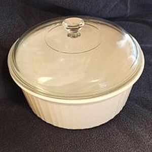 Corningware 2.5 liter casserole dish